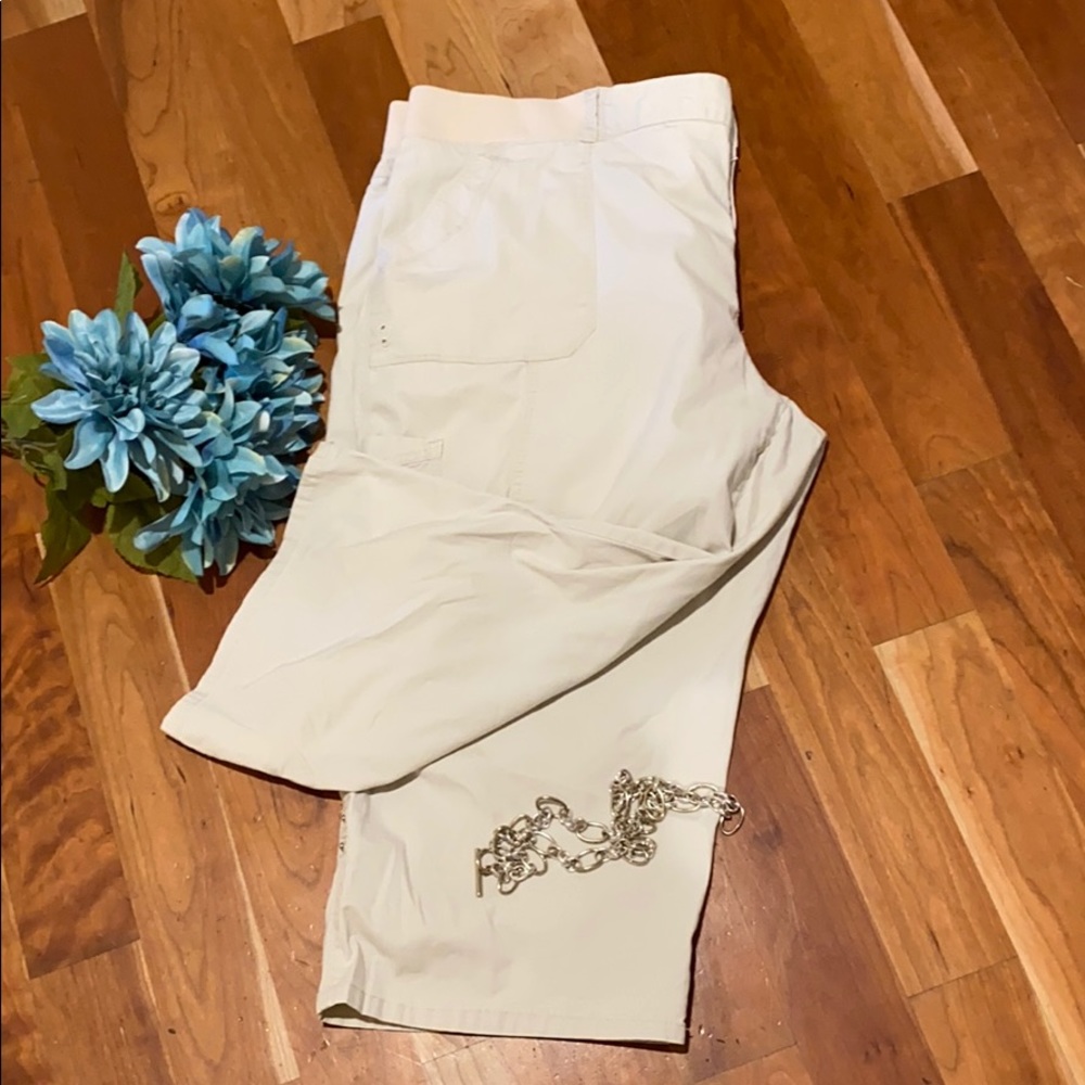 Gloria Vanderbilt Light Kaki Capri Pants 22W